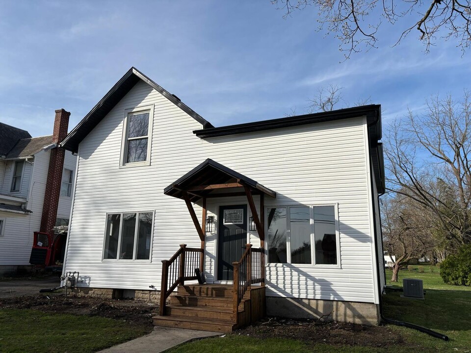 358 Cherry St in Bluffton, OH - Building Photo