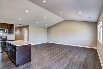 1341 Blue Jay Pl in New Richmond, WI - Building Photo - Building Photo
