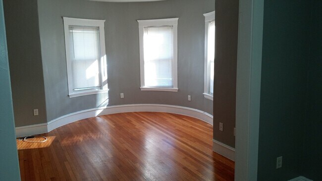 27 Pasadena Rd, Unit 1 in Boston, MA - Building Photo - Building Photo
