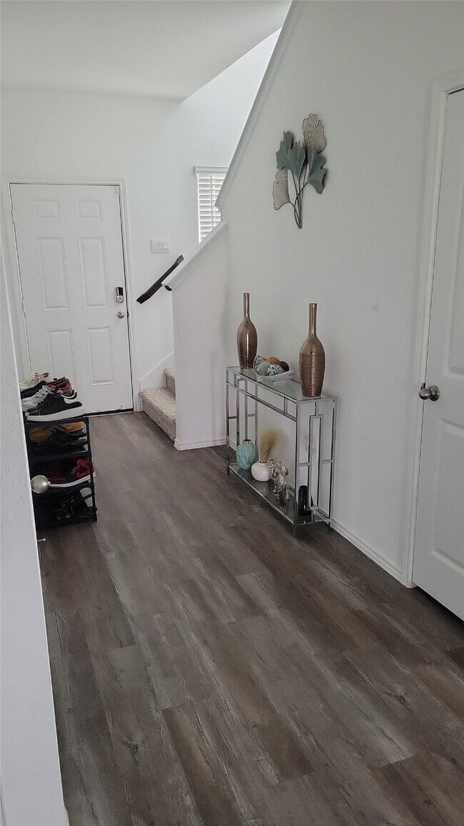 24443 Springfield Valley Dr in Spring, TX - Foto de edificio - Building Photo