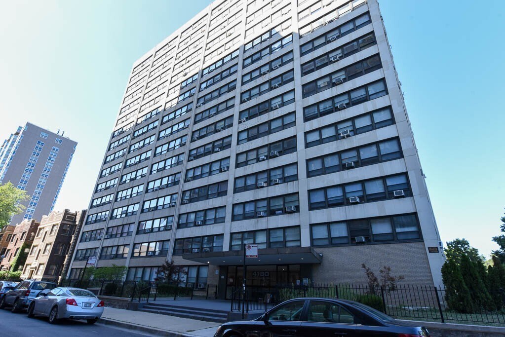 4180 N Marine Dr in Chicago, IL - Building Photo