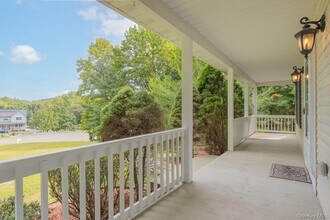 5 Sherwood Farms Ct in Stony Point, NY - Building Photo - Building Photo