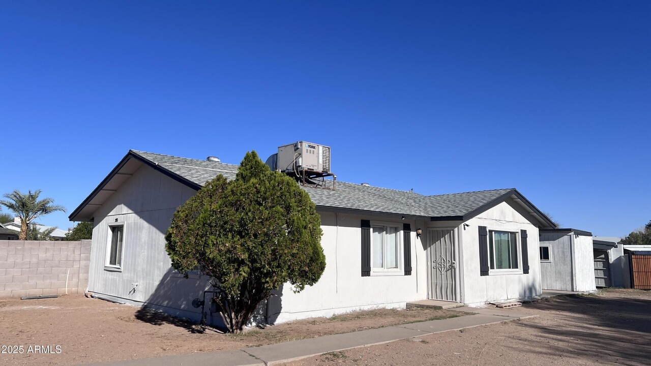 14018 N 47th Ave in Glendale, AZ - Foto de edificio