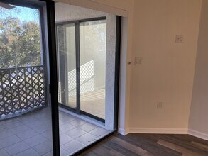 2309 W Texas Ave, Unit 302 in Tampa, FL - Foto de edificio - Building Photo