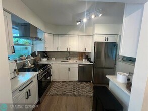 1751 SW 32nd Ct in Fort Lauderdale, FL - Foto de edificio - Building Photo