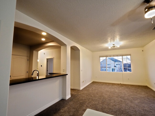 3953 W Watkins Way in West Jordan, UT - Building Photo - Building Photo