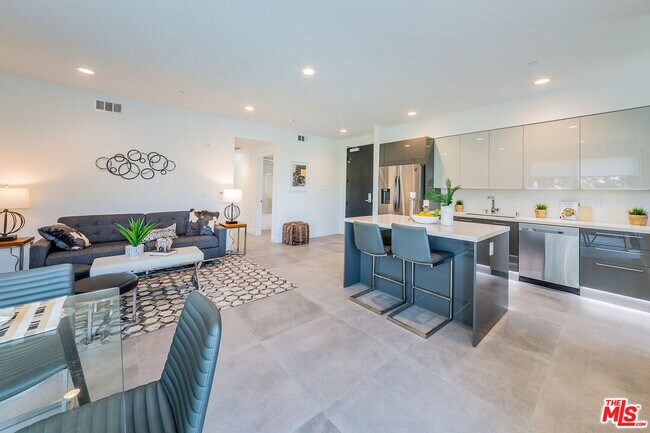 214 Westmoreland Ave-Unit -4 in Los Angeles, CA - Building Photo - Building Photo