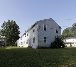 9515 Greenmeadow Rd in Windham, OH - Building Photo - Building Photo