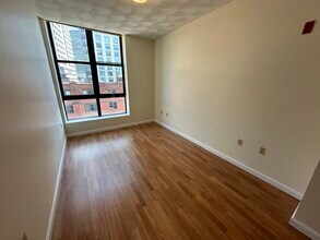 78 Essex St, Unit 1 in Boston, MA - Foto de edificio - Building Photo
