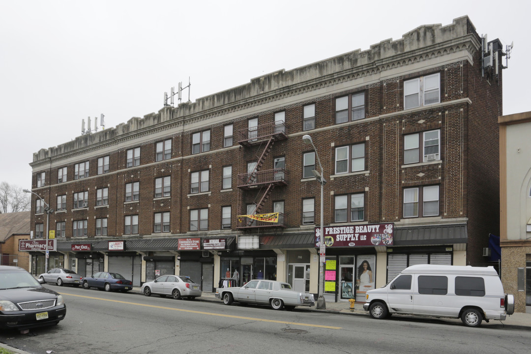 The Clinton Estates in Newark, NJ - Building Photo