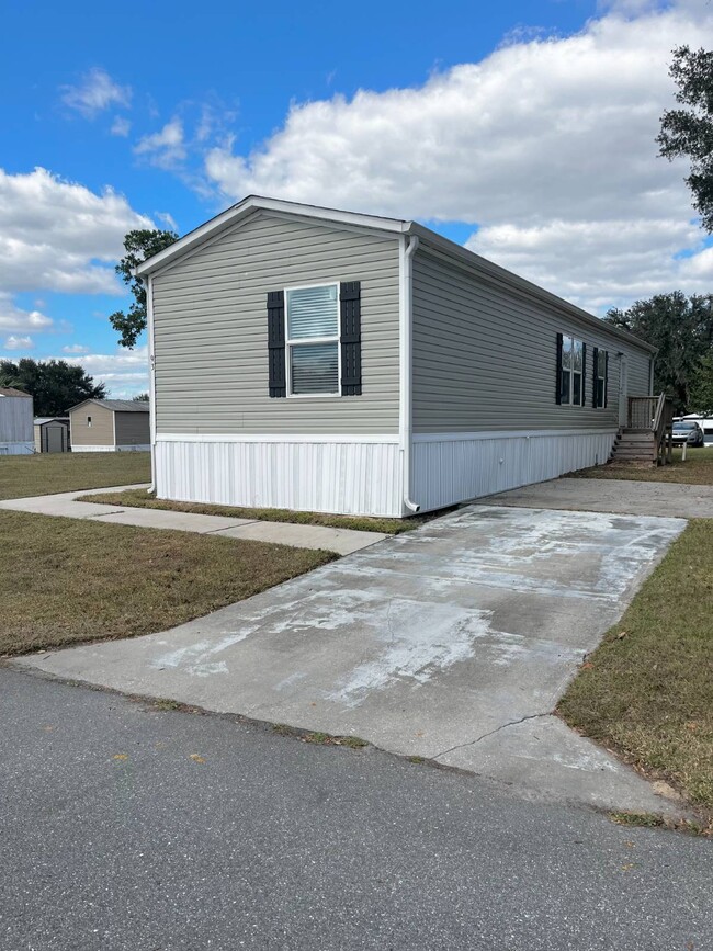 4900 SE 102nd Pl in Belleview, FL - Building Photo - Building Photo