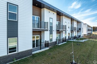 Ridge at Scott Park in Iowa City, IA - Building Photo