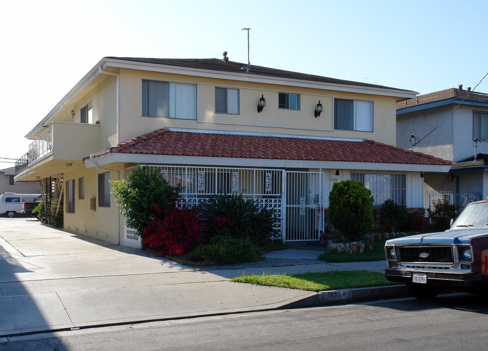 11718 Freeman Ave in Hawthorne, CA - Foto de edificio