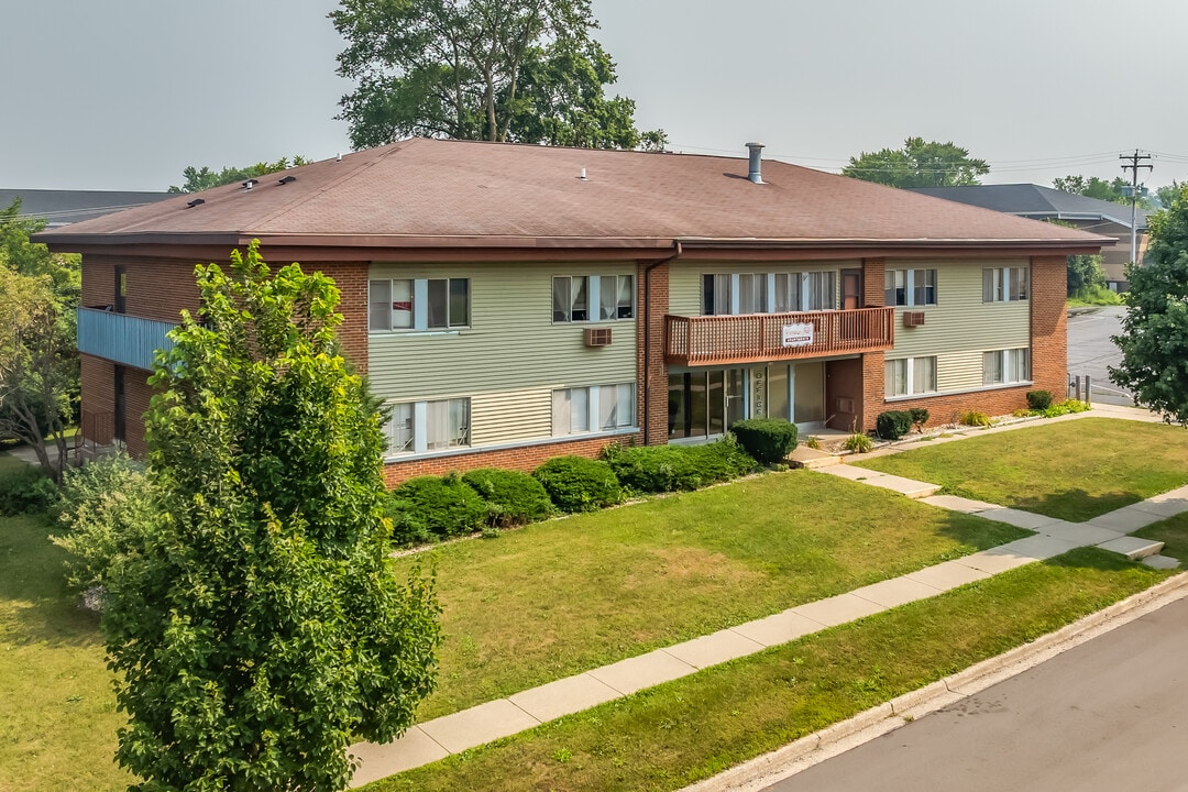 Carriage Hills Apartments in Whitewater, WI - Foto de edificio