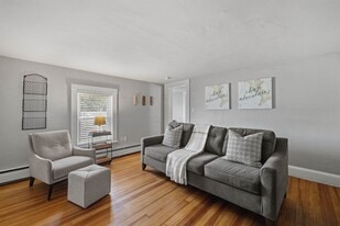 23 Portsmouth Ave in Exeter, NH - Building Photo