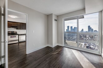 561 Sherbourne in Toronto, ON - Building Photo - Interior Photo