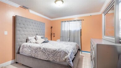 6624 NW 1st Ct in Margate, FL - Building Photo - Building Photo