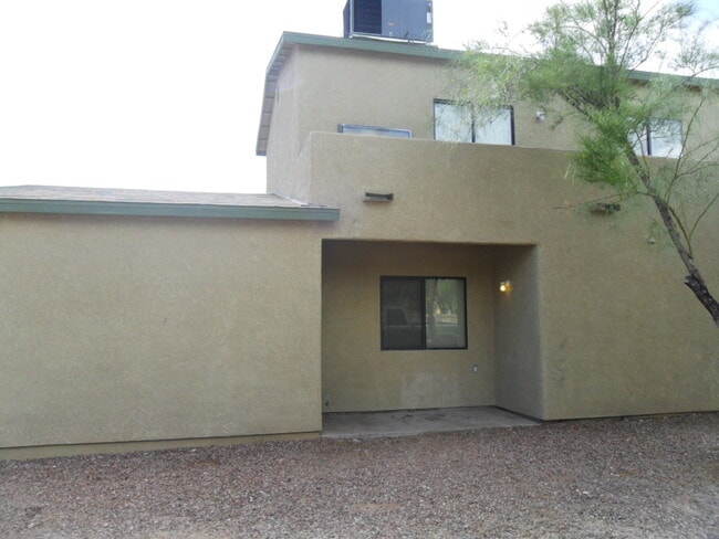 property at 1822 E 10th St