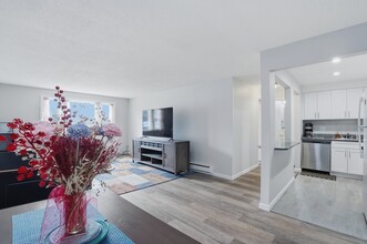 180 Main St in Bridgewater, MA - Building Photo - Building Photo