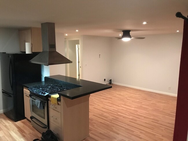 1720 Ardmore Ave, Unit 228 in Hermosa Beach, CA - Building Photo - Building Photo