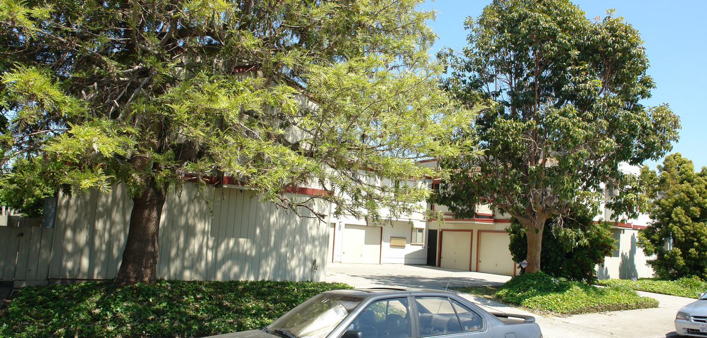 6211 Cypress Ave in El Cerrito, CA - Foto de edificio