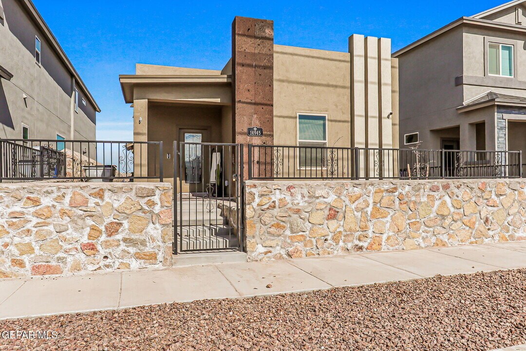 14945 Pebble Hills Blvd in El Paso, TX - Building Photo