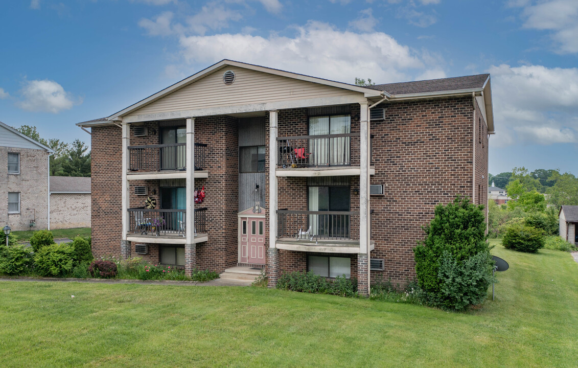 38 Carter Cir in Youngstown, OH - Building Photo