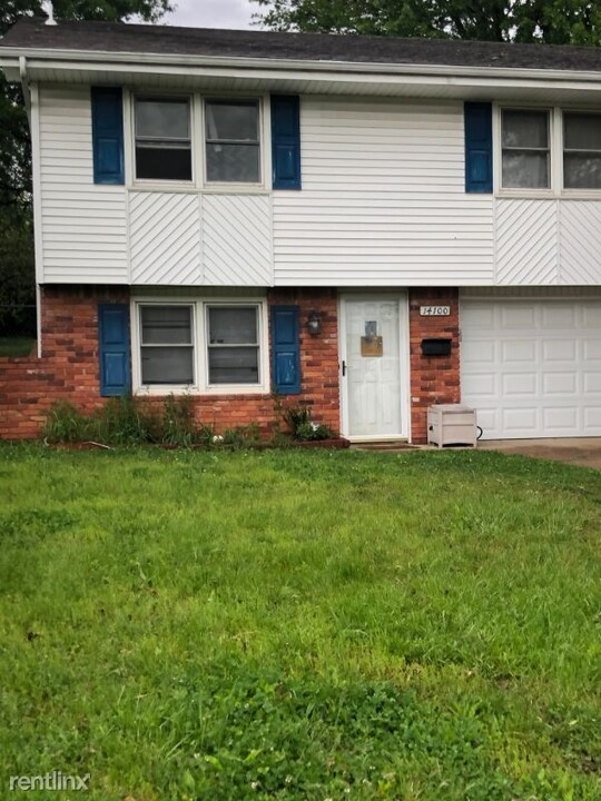 14100 E 43rd St S in Independence, MO - Foto de edificio