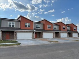 1020 Seaborn Wy in Pea Ridge, AR - Building Photo