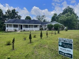 14132 Lumpkin Rd in Gulfport, MS - Building Photo