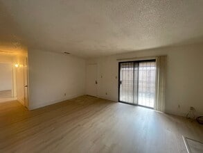1221 N Peach Ave in Fresno, CA - Building Photo - Building Photo