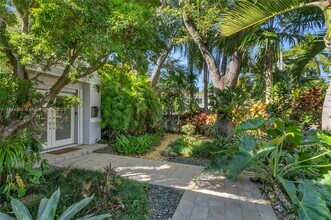 5794 SW 76th Terrace in South Miami, FL - Building Photo - Building Photo