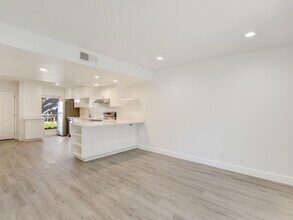 3816 Southway Dr, Unit 103 in Austin, TX - Building Photo - Building Photo