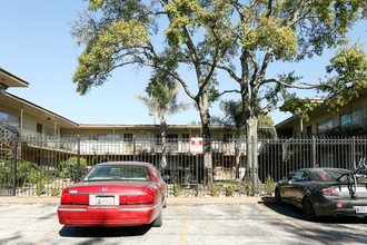 Plazawood Apartments in Houston, TX - Building Photo - Building Photo