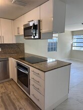 2135 Taylor St in Hollywood, FL - Building Photo - Building Photo