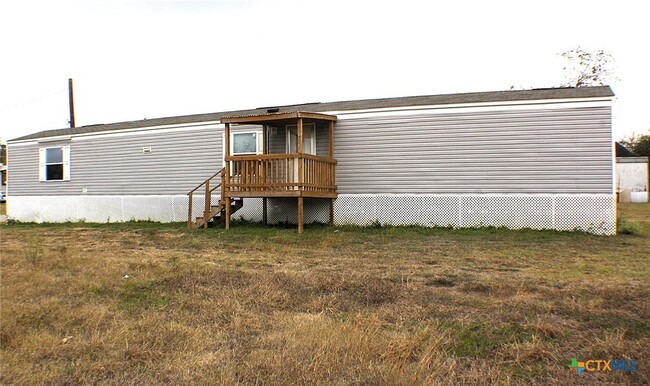 306 Concrete St in Yoakum, TX - Building Photo - Building Photo