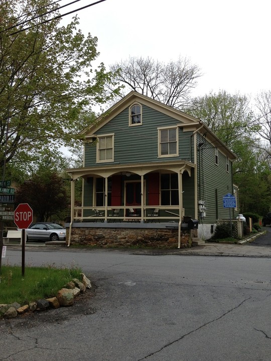 4 UNITS APARTMENT in East Orange, NJ - Building Photo