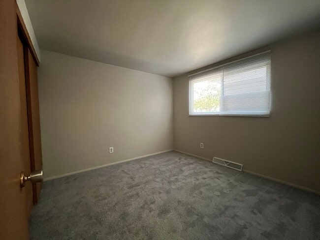 905 Reed St, Unit Unit 1 in Neenah, WI - Foto de edificio - Building Photo