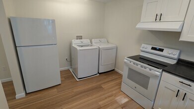 250 Lovering St, Unit 250 Lovering St in Manchester, NH - Building Photo - Building Photo