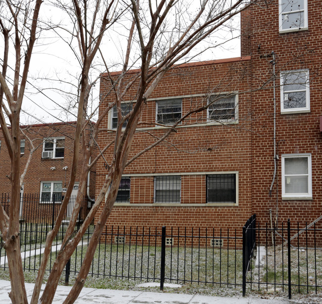 1810 Q St SE in Washington, DC - Foto de edificio - Building Photo