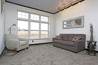 Sibley Parkway Crossing in Mankato, MN - Building Photo - Interior Photo