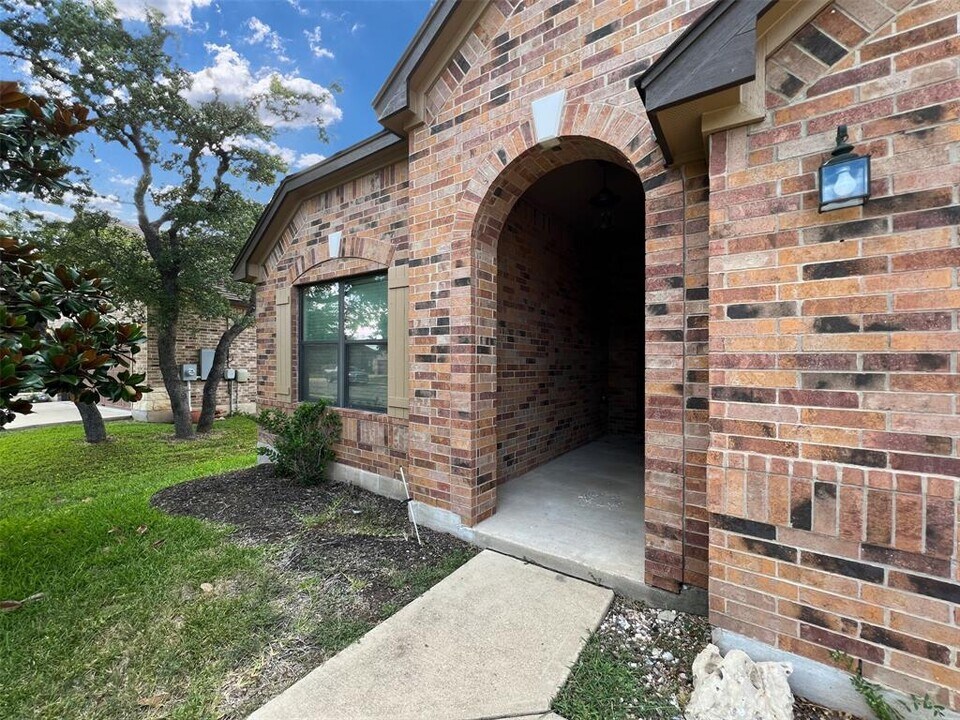 2107 Outpost Dr in Cedar Park, TX - Building Photo