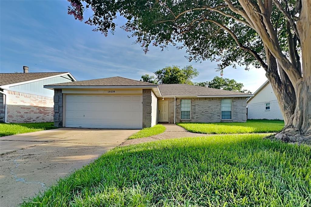 18538 Spinney Ln in Cypress, TX - Building Photo