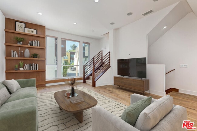 2206 Fox Ln in Los Angeles, CA - Building Photo - Building Photo