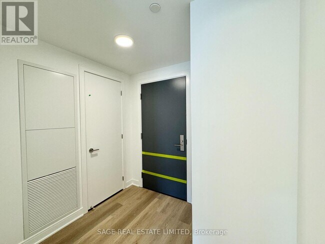 86 Dundas St E in Mississauga, ON - Building Photo - Building Photo