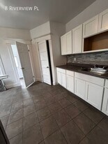 8 Riverview Pl in Yonkers, NY - Building Photo