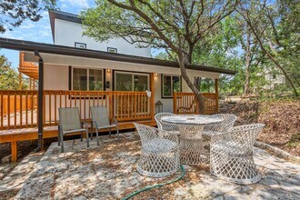 3904 Highland Dr in Austin, TX - Building Photo - Building Photo