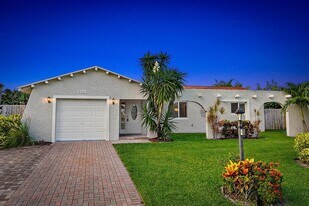 3931 Flag Dr in Palm Beach Gardens, FL - Building Photo