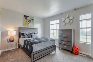 Greens of Hickory Trail in Dallas, TX - Building Photo