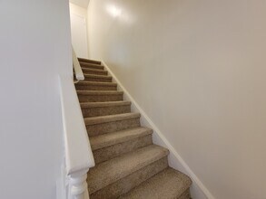 48 Sutton Pl in Bloomfield, CT - Building Photo - Building Photo